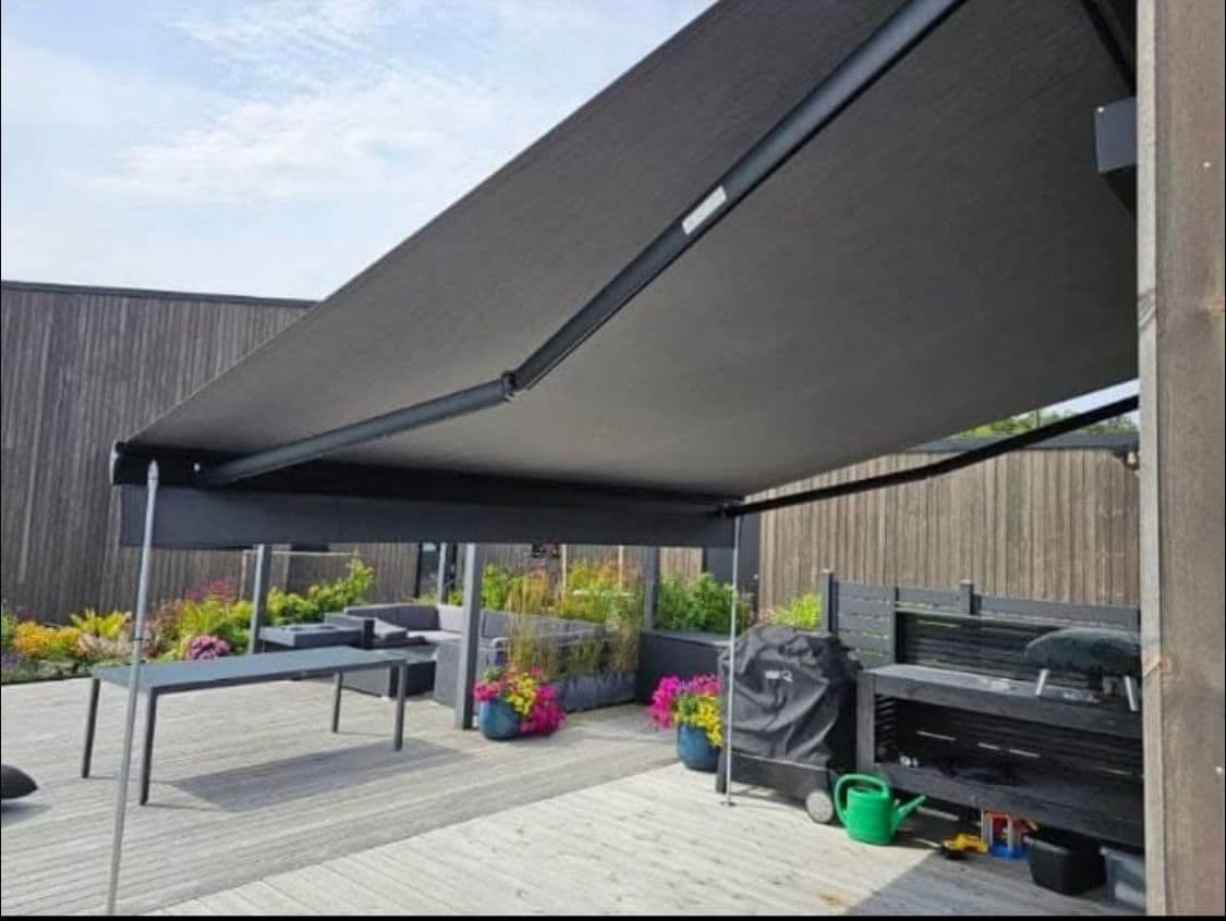Markise over terrasse