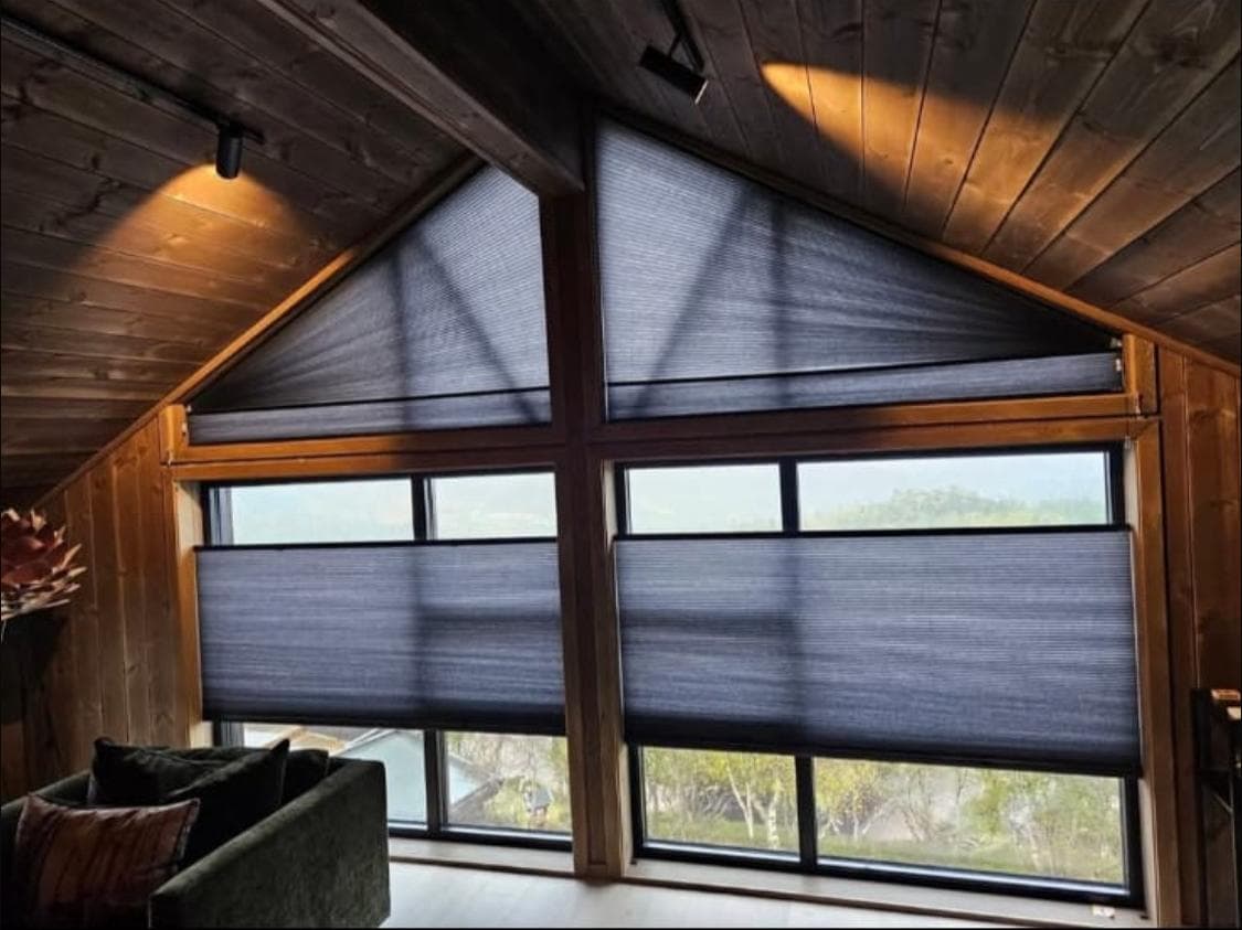 Plisségardiner i moderne soverom